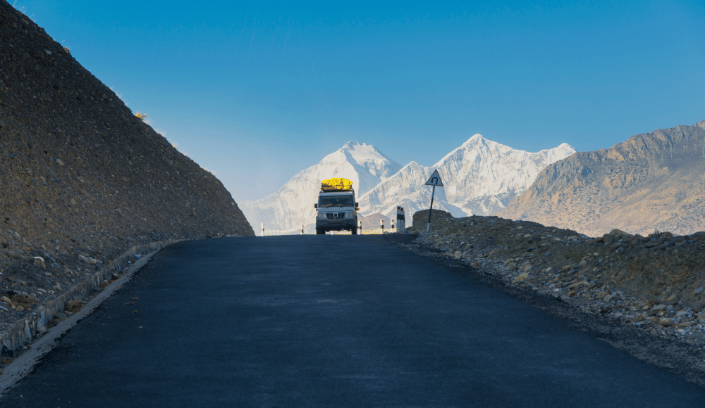 how to reach jomsom