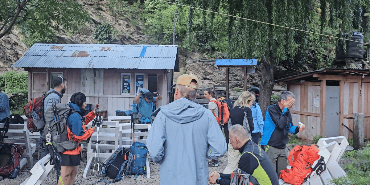 Private vs Group Manaslu Circuit Trek